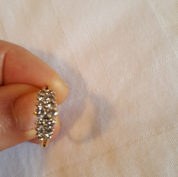 14k Diamond Ring with 14 Diamonds - Picture 4 of 8